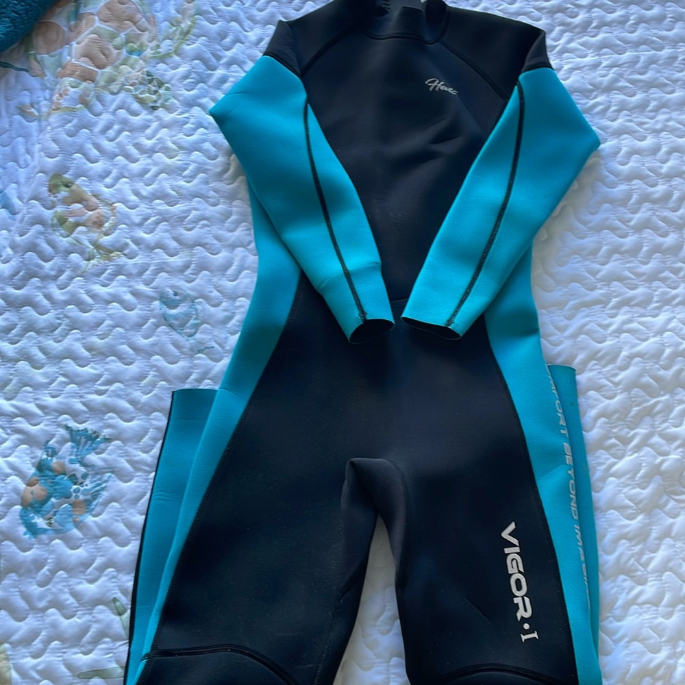 Hevto Vigor 1, Full Suit, wetsuit. Size Youth 16. Good used condition.